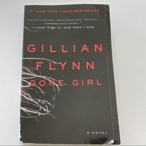 Gone girl by : Gillian Flynn